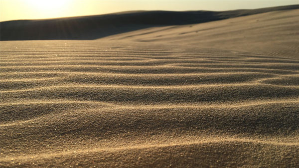 广袤无垠的塔克拉玛干沙漠高清桌面壁纸