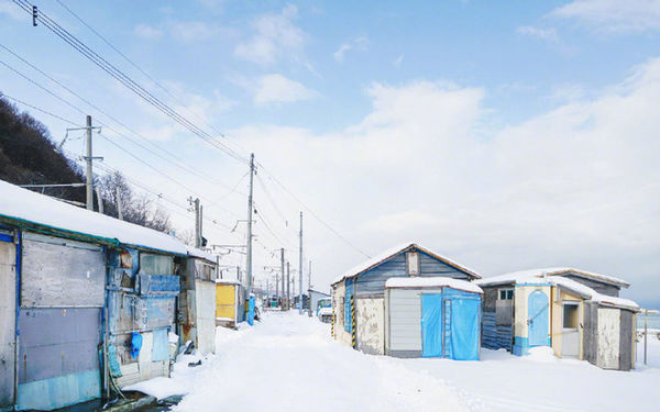 大雪茫茫的日本木屋美丽雪景图片